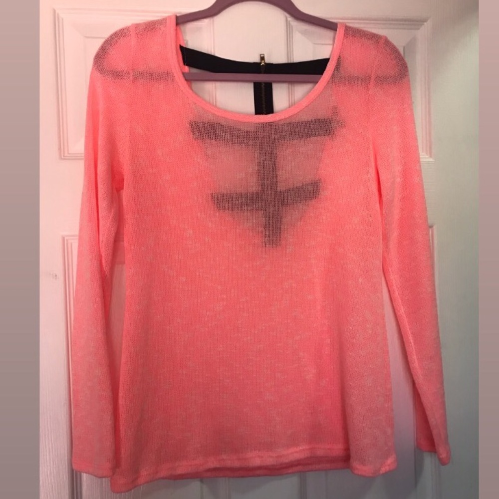 Light weight sweater top great for the fall